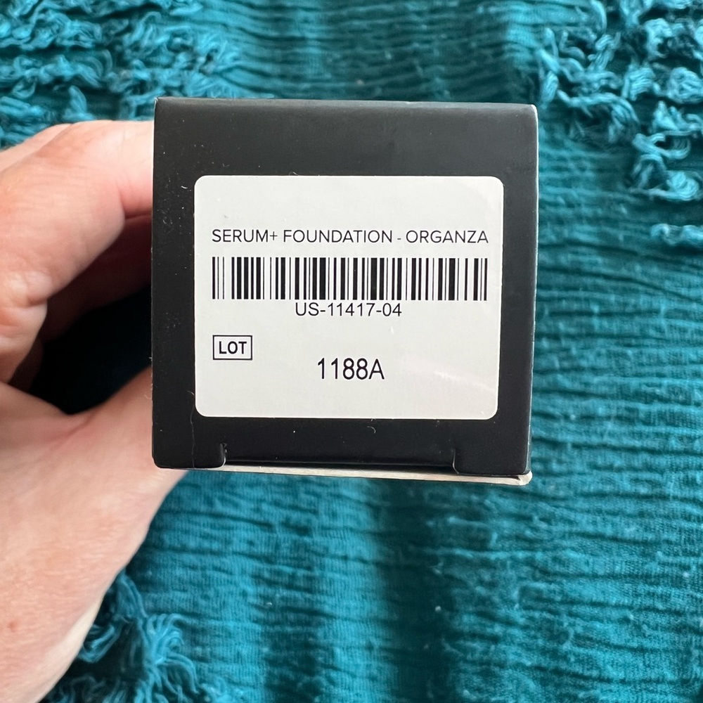 YOUNIQUE TOUCH serum+ foundation